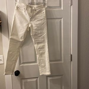 Gap Girlfriend fit white capris